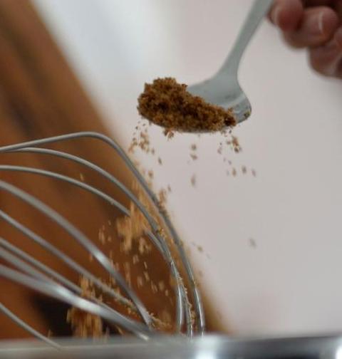 不锈钢锅去茶渍的方法