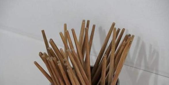 筷子朝上放有什么说法