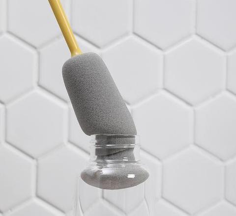 新水杯清洗技巧：去除异味，保持卫生