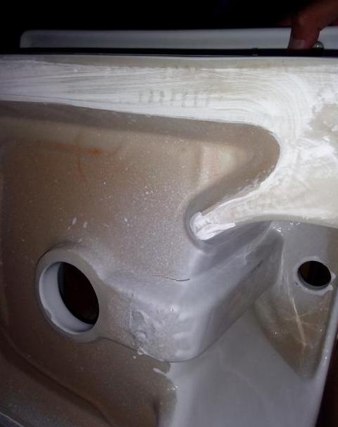 面盆裂缝修补攻略：胶水选择与操作指南