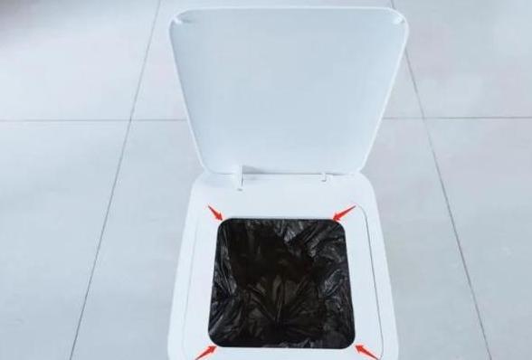 翻盖垃圾桶套袋子教程：正确操作方法解析
