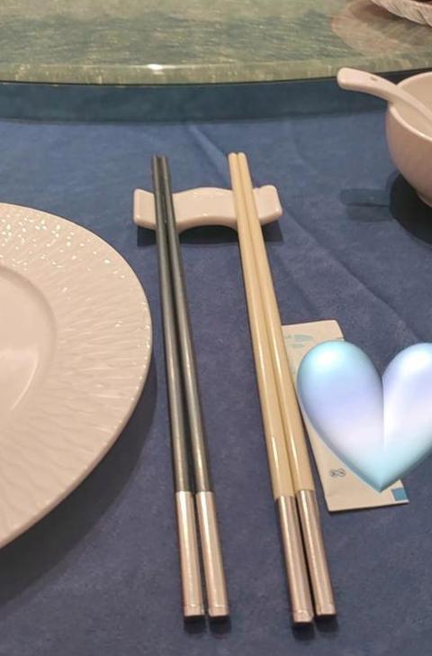 筷子敲桌子的习惯原因解析与餐桌礼仪小知识
