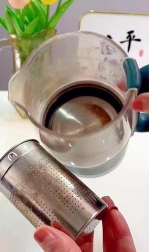 茶渍清洁与紫砂茶杯消毒攻略
