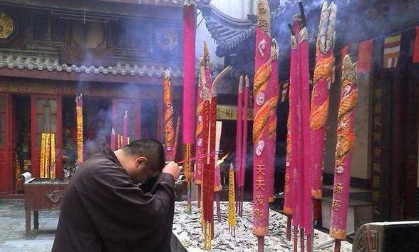 香燃现象揭秘：香灭、香燃征兆解析