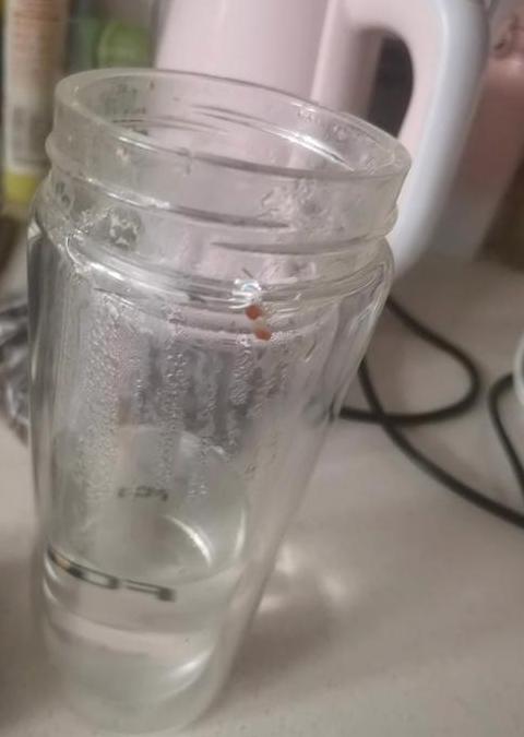 玻璃杯装开水裂了还能用吗