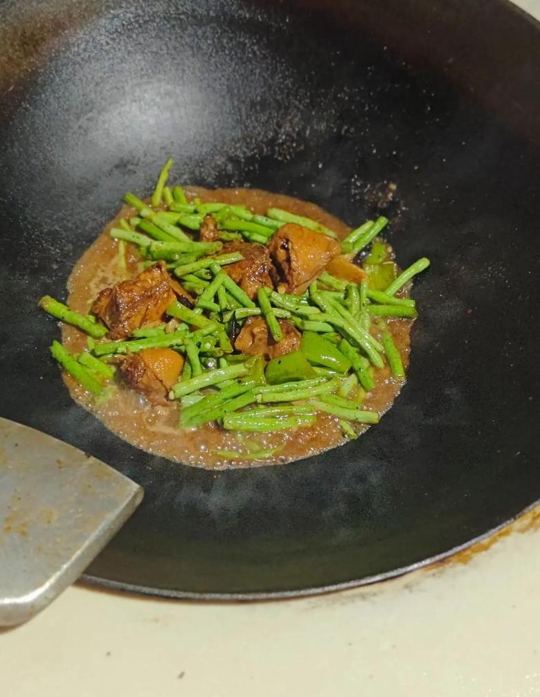电饭煲速饭vs柴火饭：烹饪时间与口味的差异解析