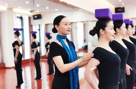 少儿形体礼仪课程对孩子成长的益处解析