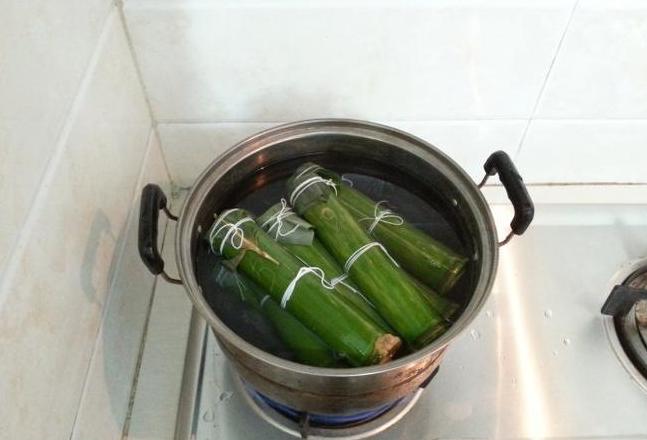 竹筒粽子烹饪指南：蒸煮技巧与时长揭秘