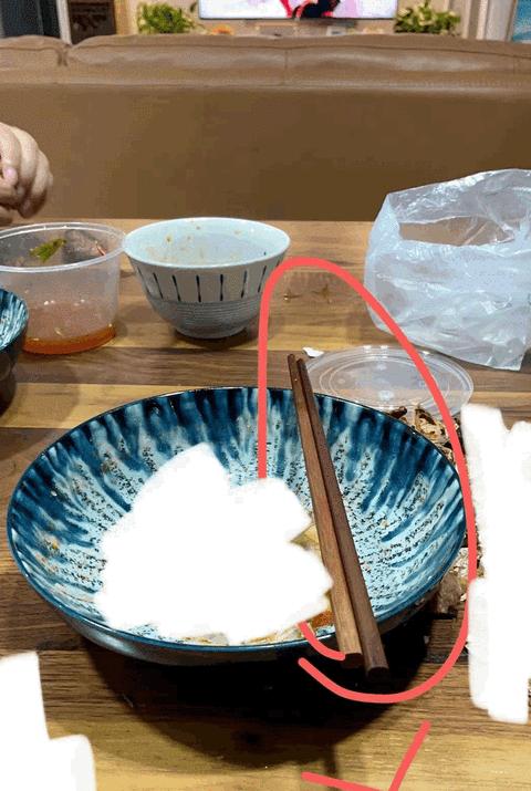 筷子怎么放桌子上