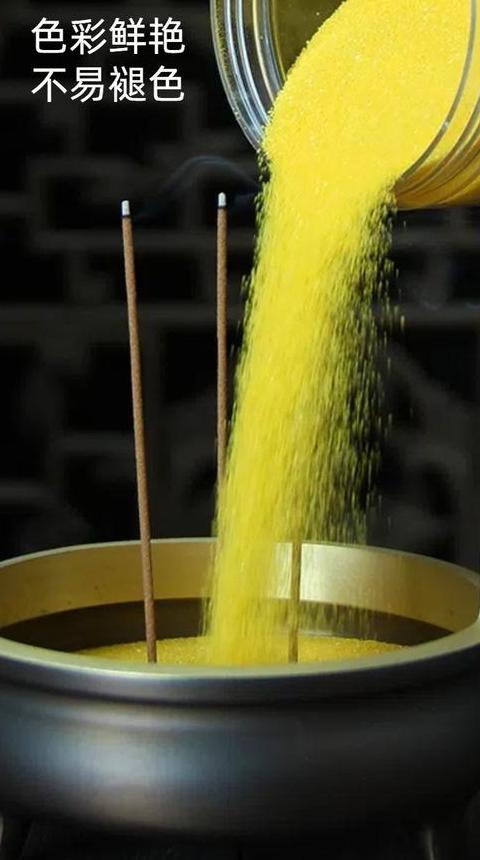 香炉内金沙与小米：传统祭奠的选择之道
