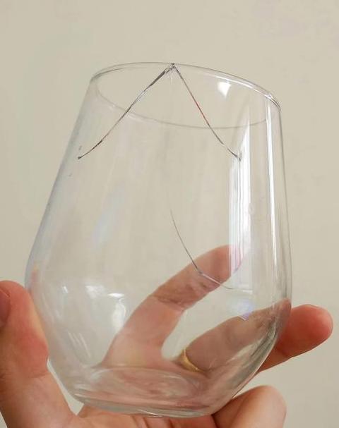 高硼硅玻璃杯：耐摔性能与普通玻璃对比分析