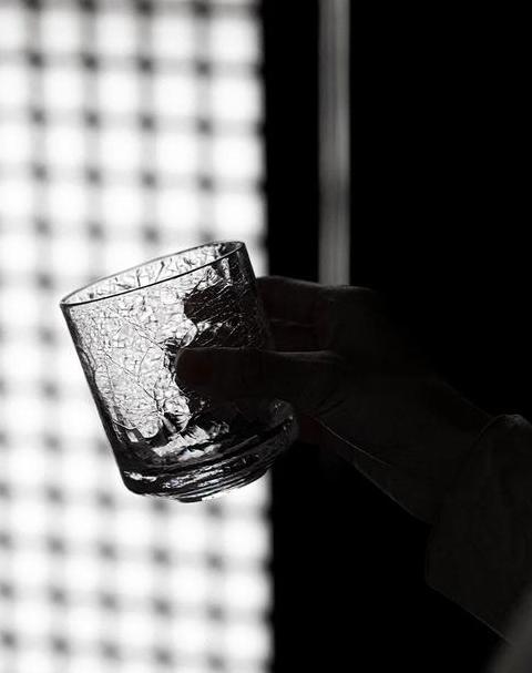 杯子自爆之谜：何时是换杯子的好时机？